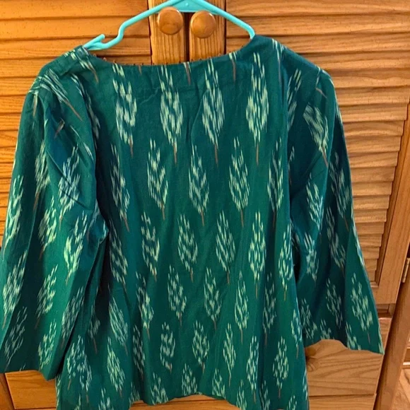 NWT 🌸 J. Jill Teal and white Patterned Blouse Size Medium - Picture 5 of 10